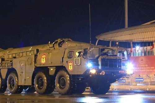 Đoàn xe pháo quân sự bánh lốp, xe đặc chủng Công an tiến về Quảng trường Ba Đình sẵn sàng tổng duyệt A80