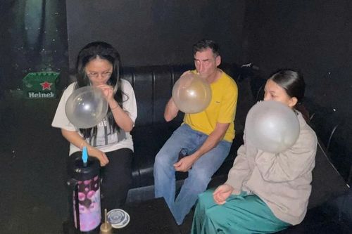 Buôn bán khí cười trá hình tại nhà hàng nổi tiếng ở TPHCM