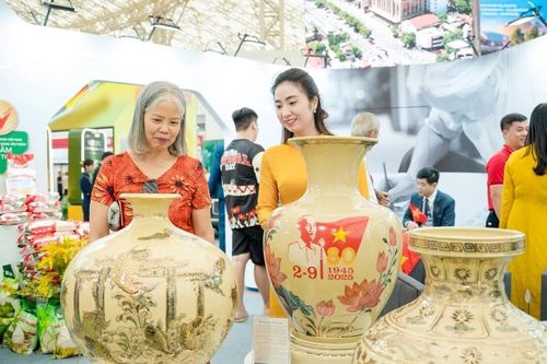 Hàng nông sản nổi bật tại Triển lãm thành tựu 80 năm