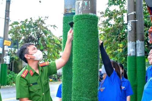 Tuổi trẻ TPHCM ra quân 'Ngày thứ Bảy văn minh' dọn đường phố đón Quốc khánh