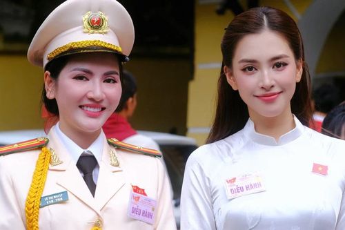 Hoa hậu Tiểu Vy gặp thiếu tá công an nhập vai girl phố ở lễ tổng duyệt A80