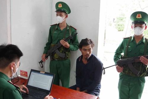 Nhóm thuyền viên khống chế, bắt thuyền trưởng tàu cá