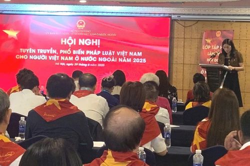 Tuyên truyền, phổ biến pháp luật cho người Việt Nam ở nước ngoài