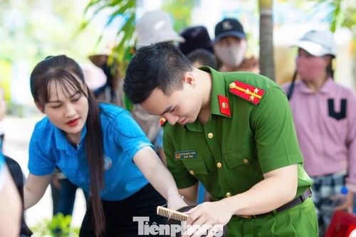Lan tỏa tính nhân văn mô hình 'con nuôi công an xã' ở Đắk Lắk