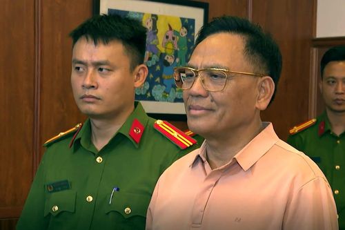 Clip Công an Thanh Hóa khám xét khẩn cấp nơi làm việc của 'bầu' Đoan