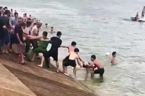 Bố mẹ đi làm, 2 trẻ ở Ninh Bình tử vong dưới hồ