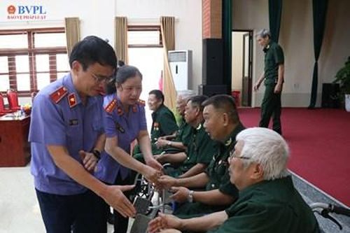 Bộ Tài chính thông tin về việc tặng quà công dân nhân kỷ niệm 80 năm Cách mạng tháng Tám và Quốc khánh 2/9