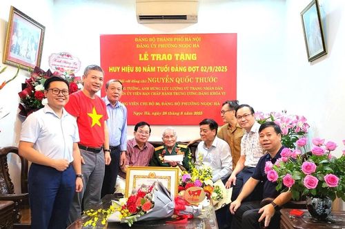Hội đồng hương Nghệ An tại Hà Nội thăm, chúc mừng nguyên lãnh đạo cấp cao người Nghệ nhân dịp 80 năm Quốc khánh