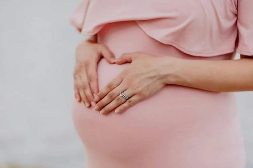 Nghiên cứu mới: Mẹ căng thẳng khi mang thai, con dễ mắc bệnh chàm