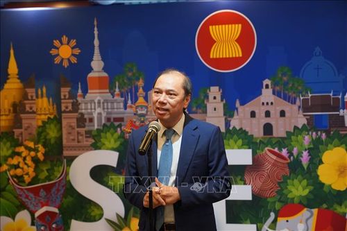 Việt Nam tiếp nhận vai trò Chủ tịch luân phiên Ủy ban ASEAN tại Washington (Mỹ)