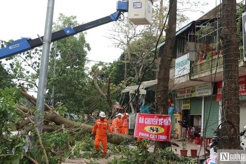 Điện lực Nghệ An cảnh báo người dân về an toàn điện sau mưa bão