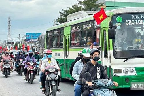 'Trạm dừng chân nghĩa tình' tiếp sức người dân miền Tây trên hành trình về quê nghỉ lễ
