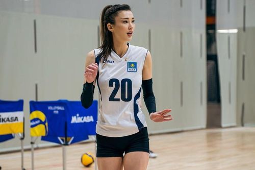 Hot girl bóng chuyền cao 1m82: Thần thái như minh tinh, lên đồ quyến rũ gây chao đảo