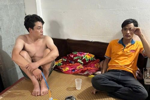 Kiểm tra phòng trọ, Công an Hà Nội bắt quả tang hành vi đáng xấu hổ của 2 thanh niên