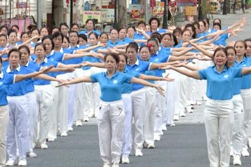 Phụ nữ Thái Nguyên đồng diễn dân vũ mừng Quốc khánh 2/9
