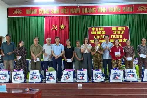 Trao 500 suất quà cho các hộ có hoàn cảnh khó khăn tại xã Thọ Lập