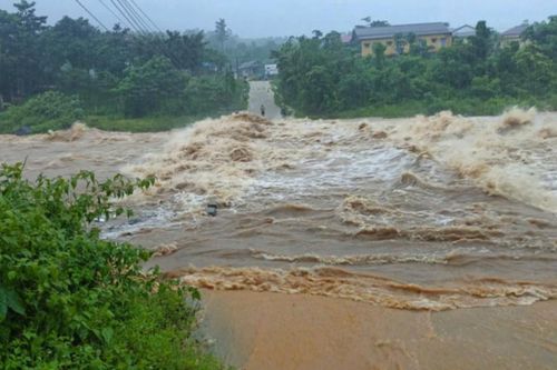 Chưa kịp khắc phục bão số 5 miền Trung lại căng mình chống bão số 6
