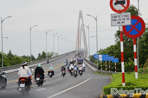 Cầu Rạch Miễu thông thoáng trong dịp lễ