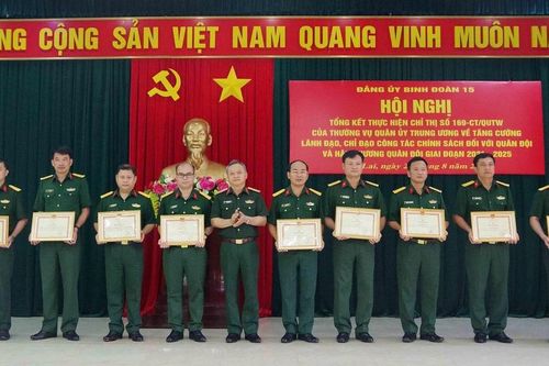 Binh đoàn 15 tặng Bằng khen cho 9 tập thể và 11 cá nhân tiêu biểu trong thực hiện Chỉ thị số 169