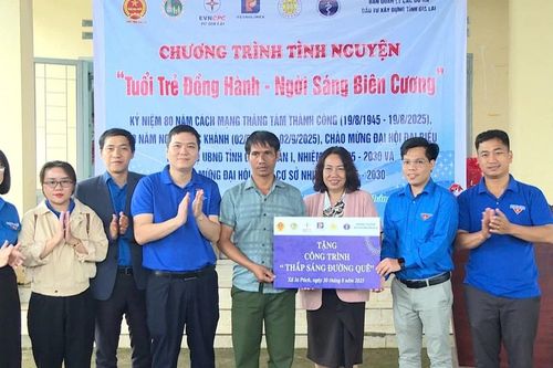 Nhiều hoạt động thiết thực tại chương trình 'Tuổi trẻ đồng hành-Ngời sáng biên cương' ở xã Ia Púch