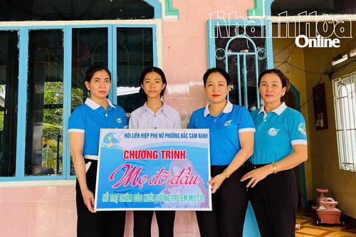 Hội Liên hiệp Phụ nữ phường Bắc Cam Ranh nhận đỡ đầu 2 trẻ em mồ côi