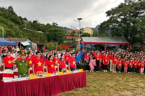 Văn Chấn tưng bừng ngày hội non sông