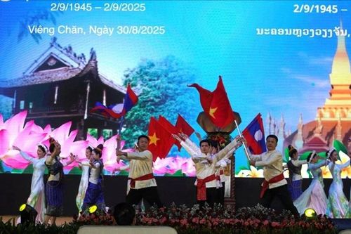 Lào tổ chức mít tinh kỷ niệm 80 năm Quốc khánh Việt Nam