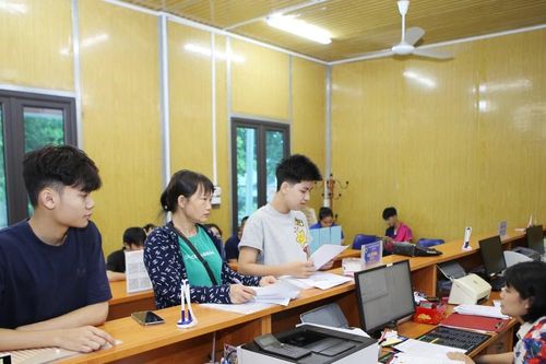Xã Gia Phú: Hành chính công không ngừng nghỉ vì người dân trong dịp lễ
