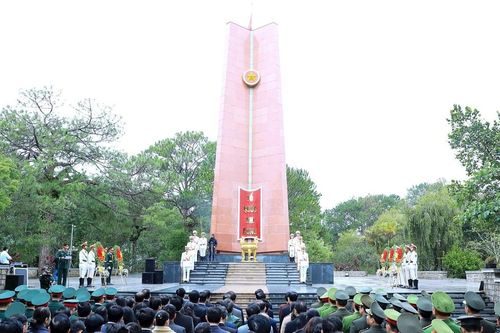 Lãnh đạo tỉnh Lâm Đồng viếng Anh hùng liệt sĩ nhân Kỷ niệm 80 năm Quốc khánh 2/9