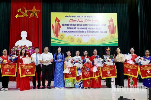 Chương trình Giao lưu văn nghệ chào mừng các ngày lễ lớn của đất nước và thành công Đại hội Đại biểu Đảng bộ xã Gia Vân lần thứ I