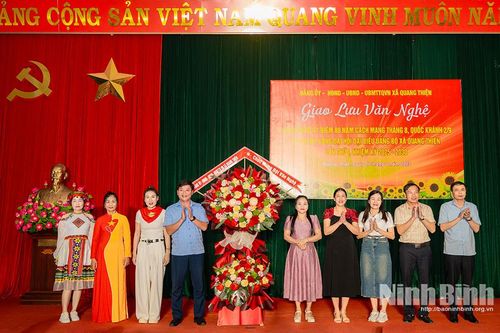 Xã Quang Thiện tổ chức đêm giao lưu văn nghệ với chủ đề 'Vững bước dưới lá cờ Đảng quang vinh'