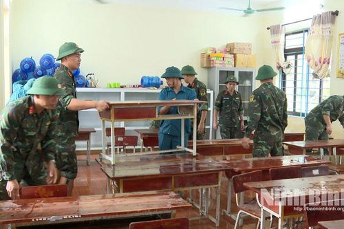 Ban Chỉ huy phòng thủ khu vực 2 Tam Điệp hỗ trợ dọn dẹp vệ sinh các trường học sau bão