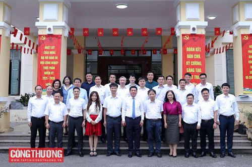 Bộ trưởng Nguyễn Hồng Diên thăm và làm việc với Viện Công nghiệp Thực phẩm
