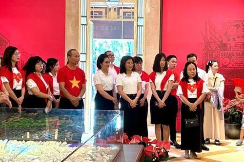 Nhiều 'địa chỉ đỏ' tại Hà Nội thu hút khách tham quan dịp Quốc khánh