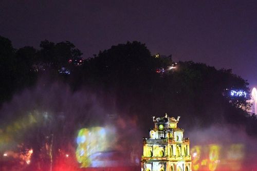Hà Nội rực rỡ với màn trình diễn ánh sáng 3D Mapping trên Tháp Rùa