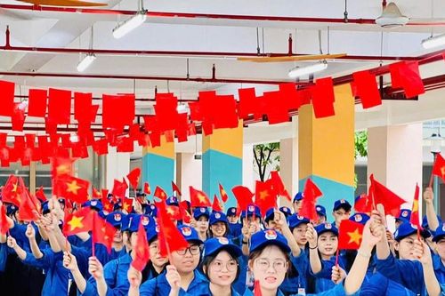 Học viện Tài chính tặng mỗi sinh viên 100.000 đồng nhân dịp Quốc khánh 2/9