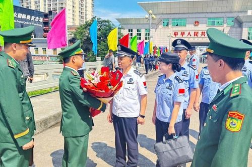 Đoàn Biên phòng Quảng Ninh hội đàm với Chi đội quản lý biên giới Phòng Thành Cảng (Trung Quốc)
