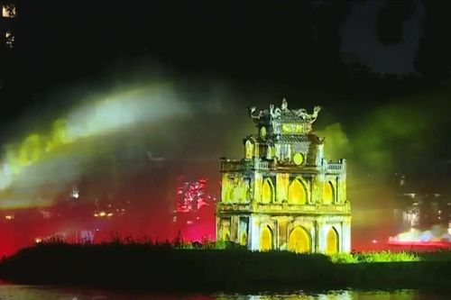 Trình diễn ánh sáng 'Hà Nội rạng rỡ' tại Hồ Hoàn Kiếm