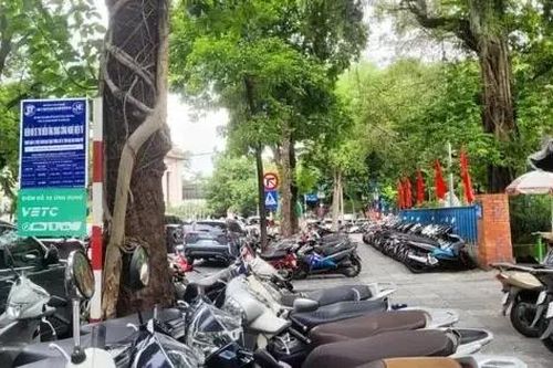 86 điểm gửi xe miễn phí do xã, phường bố trí phục vụ diễu binh