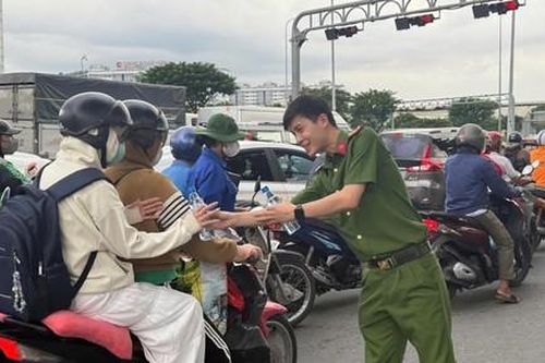 Công an TPHCM: Đồng hành, tiếp sức người dân về quê nghỉ Lễ Quốc khánh 2-9
