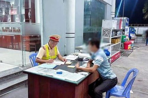 Đồng Nai: CSGT phát hiện, xử lý xe khách 24 chỗ, nhồi nhét đến 46 người