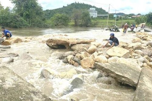 Gia Lai: Hơn 300 hộ dân bị cô lập do ngầm tràn bị ngập