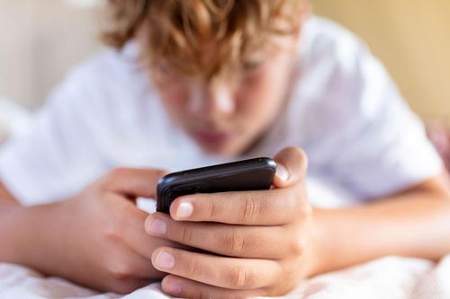 Meta cập nhật quy tắc chatbot cho người dùng tuổi teen