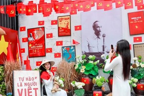 TP Hồ Chí Minh: Rực rỡ cờ hoa, không khí lễ hội lan tỏa mừng Quốc khánh 2-9