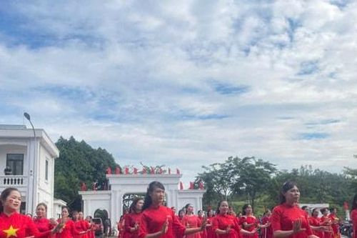 Người vùng cao Hà Nội 'chộn rộn' đón Tết Độc lập