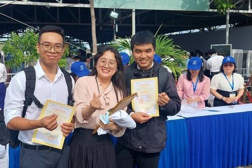 Bác sĩ mới ra trường phải công tác tại trạm y tế ít nhất 12 tháng