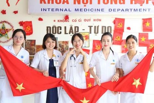 Hải Phòng rực rỡ cờ hoa, thầy trò và y bác sĩ hân hoan mừng 80 năm Quốc khánh