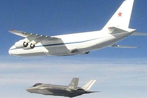 Tiêm kích F-35 Italia đối đầu vận tải cơ Nga ở vùng Baltic