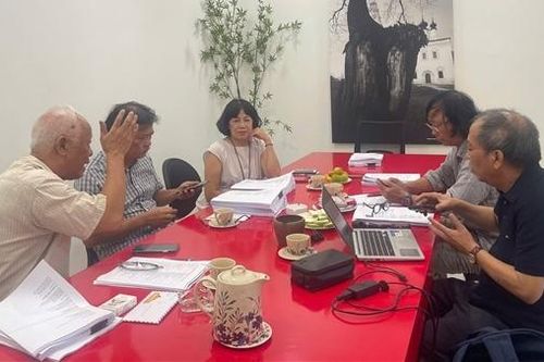 Cuộc thi thơ cấp làng và kỷ lục tầm… thế giới