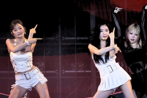 Seulgi - Irene (Red Velvet) đến Việt Nam: Fan muốn 'làm lễ cưới', tiếc vì một điều